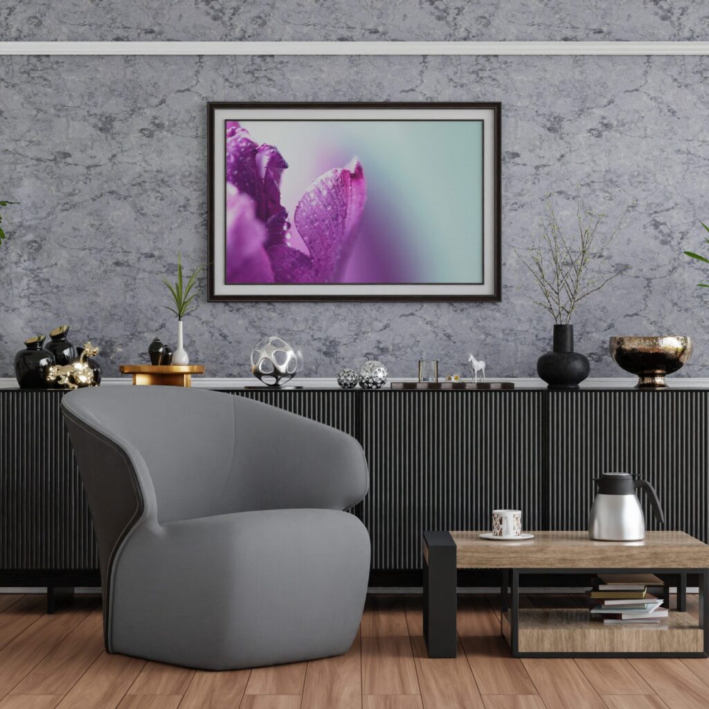 tablou canvas petale mov cu rouă camera